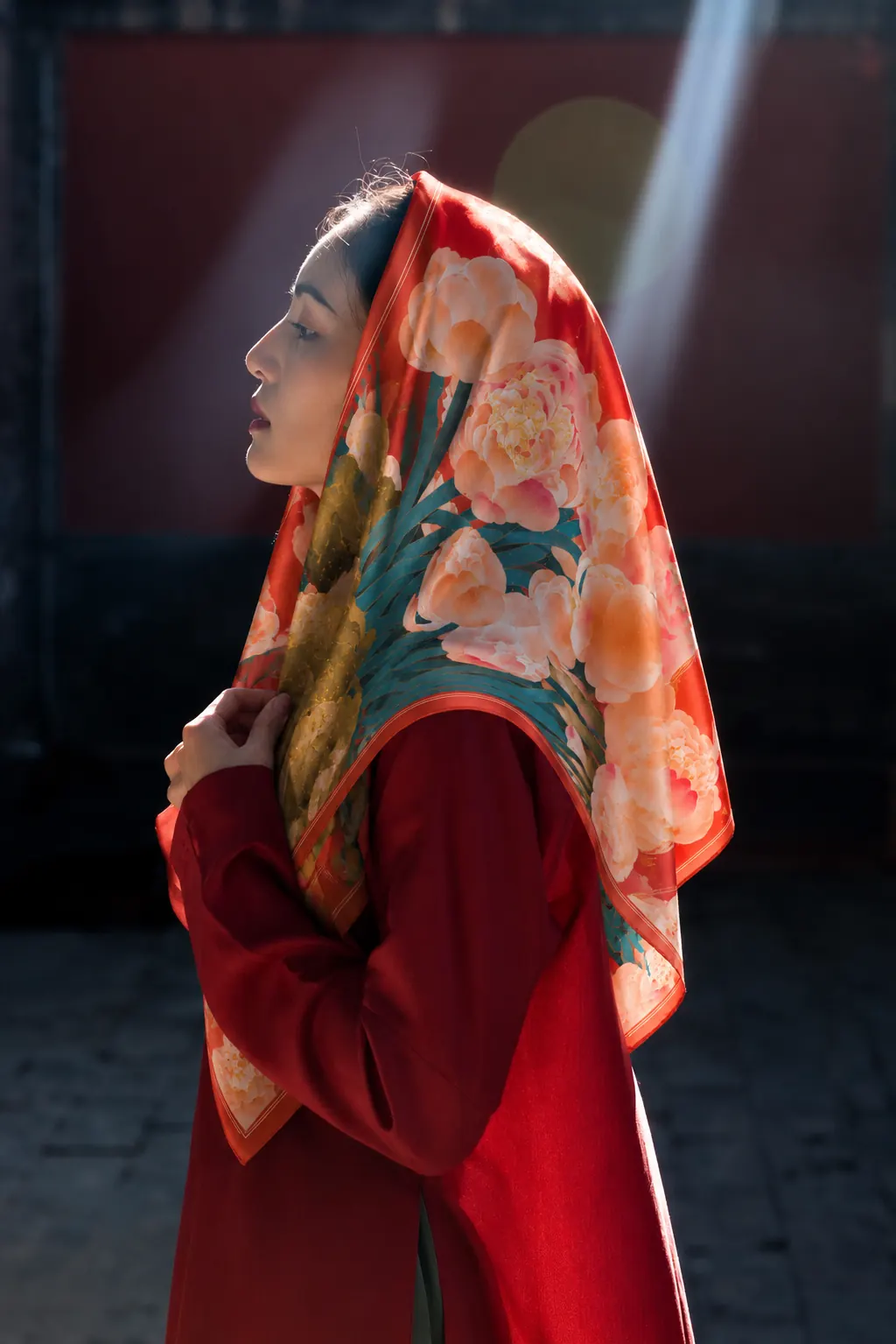 Khăn lụa Sen Vàng, Lumiere Arts